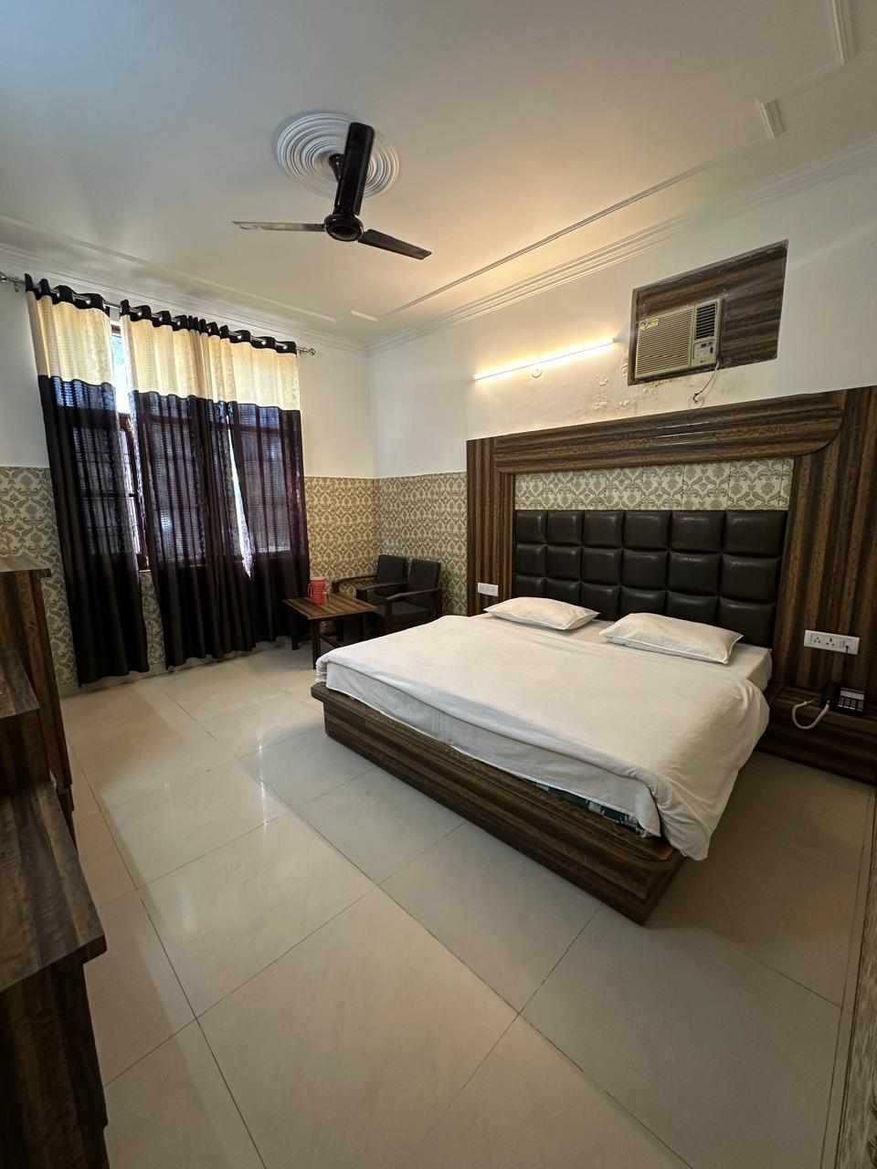 Double-bed room at Hotel Malabar Inn
