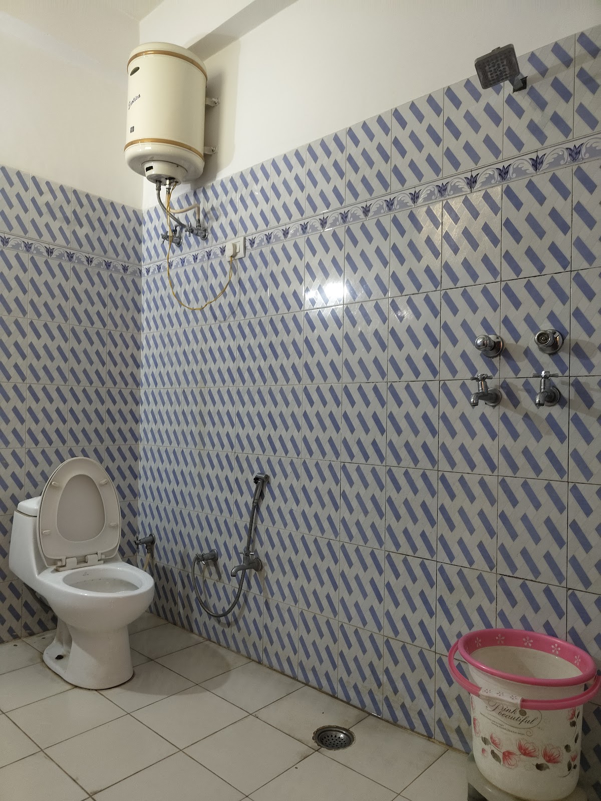 Guest bathroom – another view
